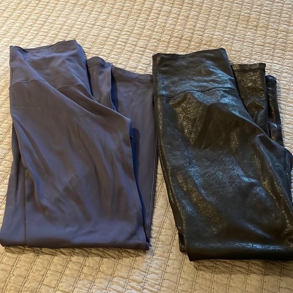 Two pairs of Aerie Off Line Leggings - Picture 1 of 4